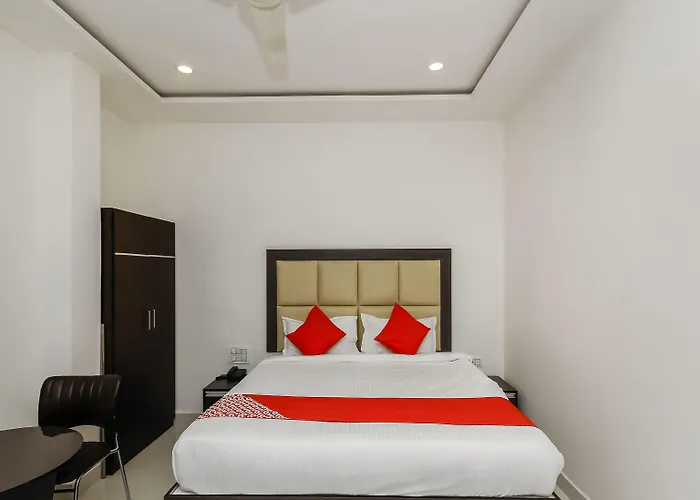 Oyo 26941 Palm InternationalAirport Hotel